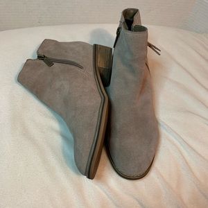 Blondo Liam Waterproof Bootie Size 9.5